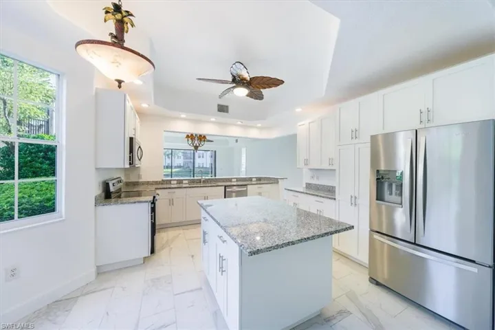 Breakfast Area, Granite Counter, SS Appliance