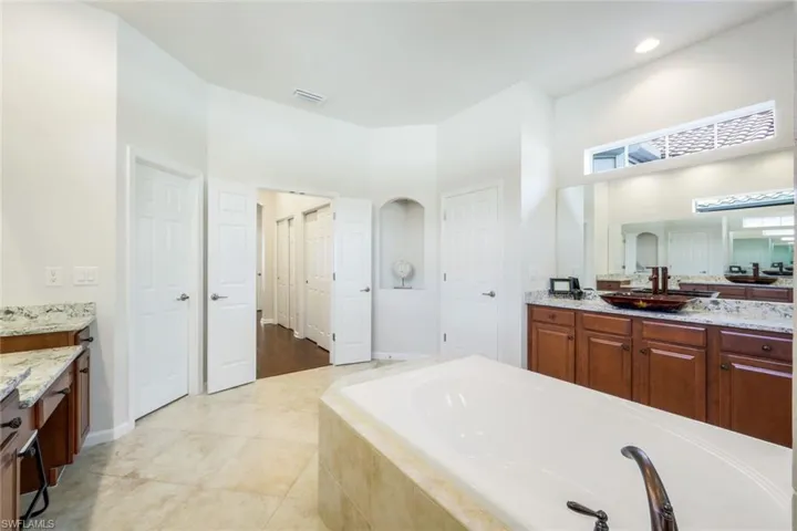 9677 Cobalt Cove Cir, Naples Fl 34120