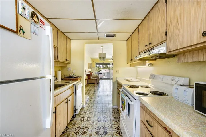 4900  Biscayne  DR, Naples, FL 34112