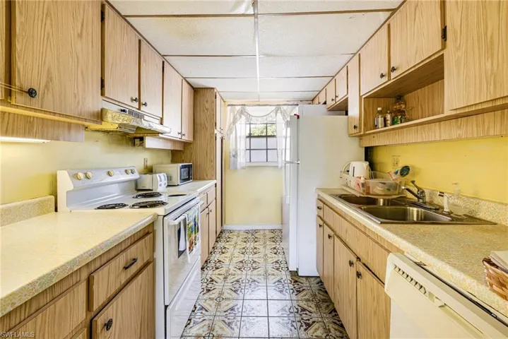 4900  Biscayne  DR, Naples, FL 34112