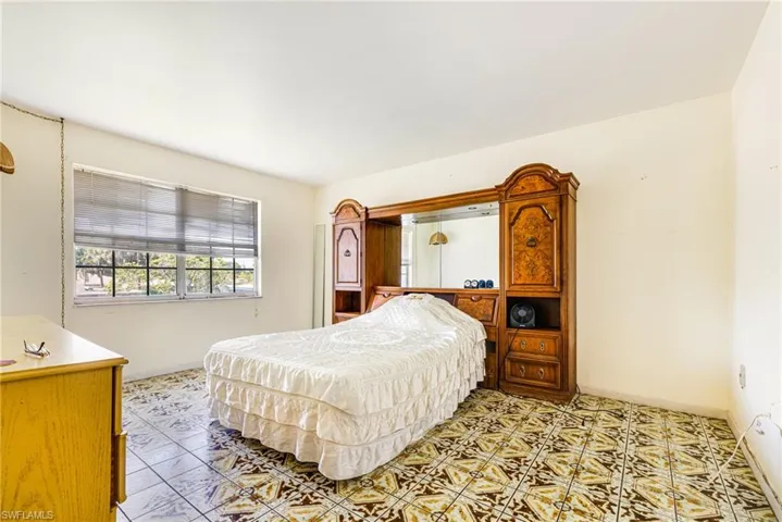 4900  Biscayne  DR, Naples, FL 34112