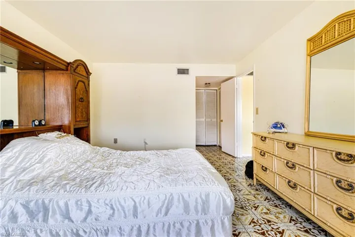 4900  Biscayne  DR, Naples, FL 34112