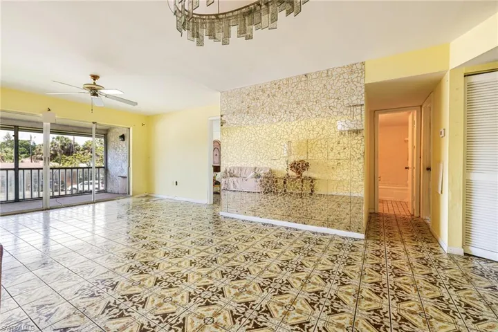 4900  Biscayne  DR, Naples, FL 34112
