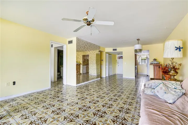4900  Biscayne  DR, Naples, FL 34112