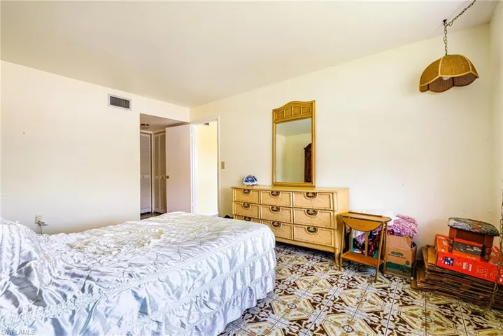 4900  Biscayne  DR, Naples, FL 34112