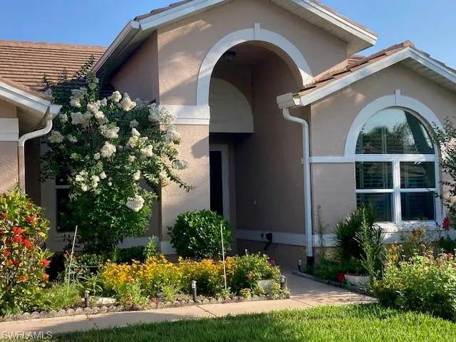 Florida friendly garden featuring two crepe Myrtle trees and lots of wildflowers. May 2024.