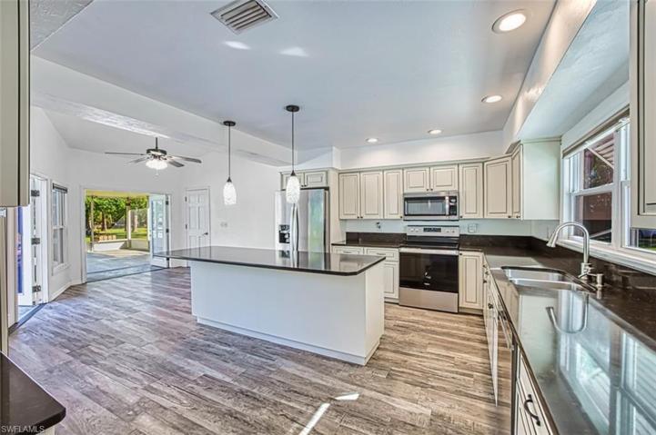 11941 Plantation RD, FORT MYERS FL 33966