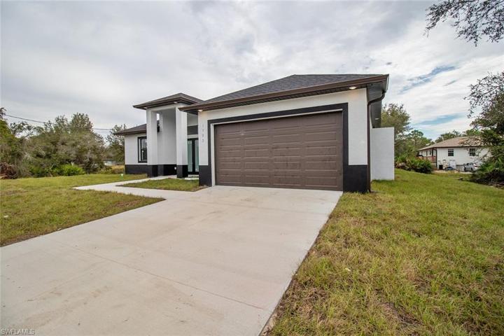1502 Hibiscus AVE, LEHIGH ACRES FL 33972