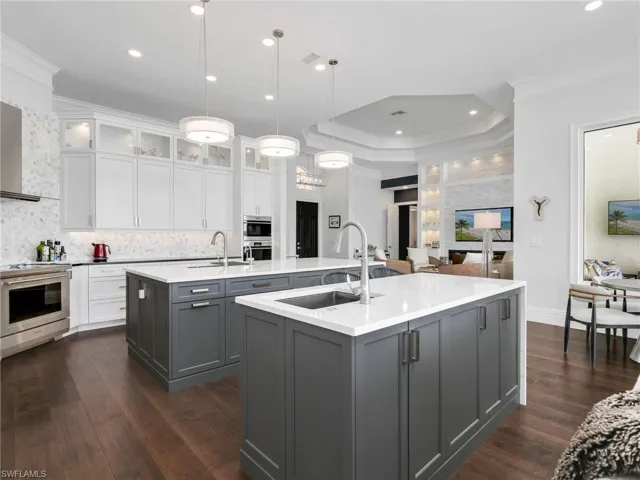 Unique functional double islands, perfect for entertaining