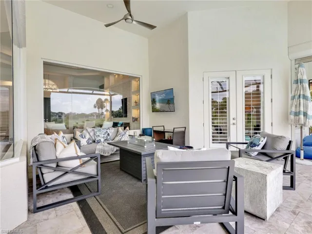 The perfect under cover space with fire pit to hang out with friends , day or night !