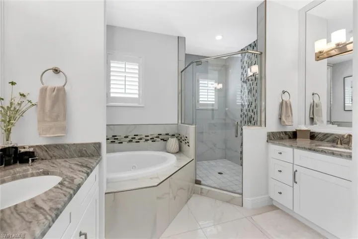 605 El Camino Real 102, Naples, Florida 34119