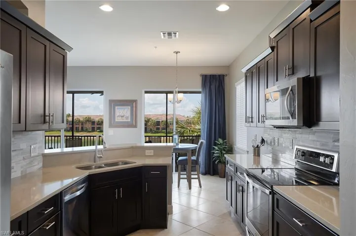 10230  Glastonbury  CIR, Fort Myers, FL 33913