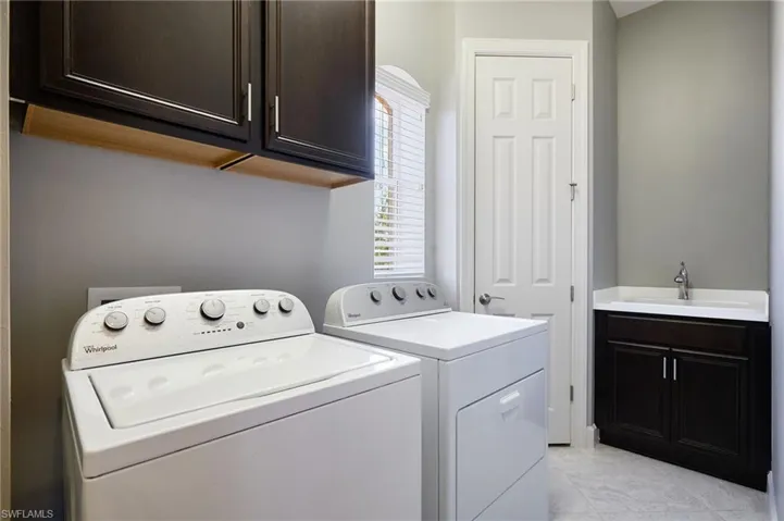 10230  Glastonbury  CIR, Fort Myers, FL 33913