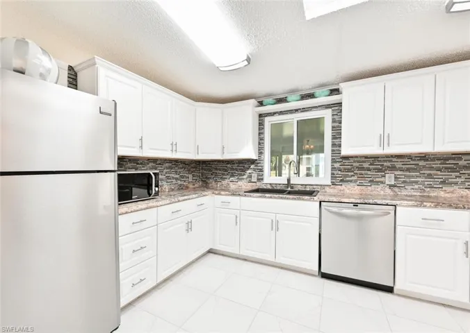 161  Belle Isle  CIR, Naples, FL 34112