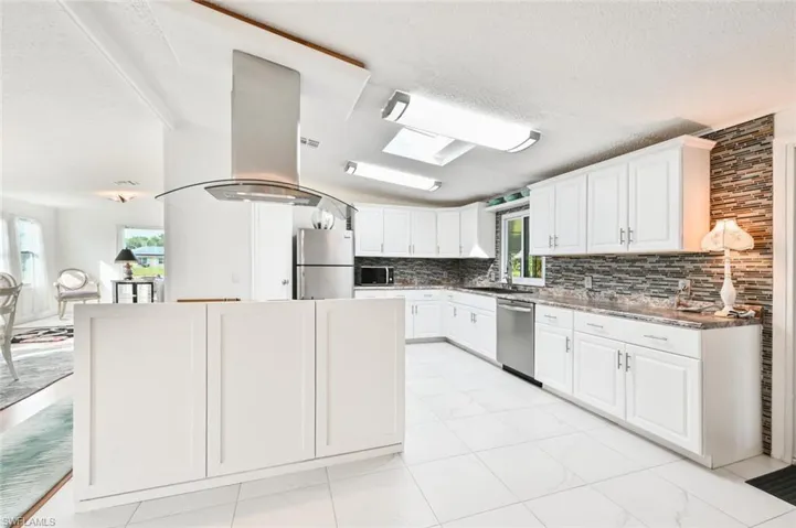 161  Belle Isle  CIR, Naples, FL 34112