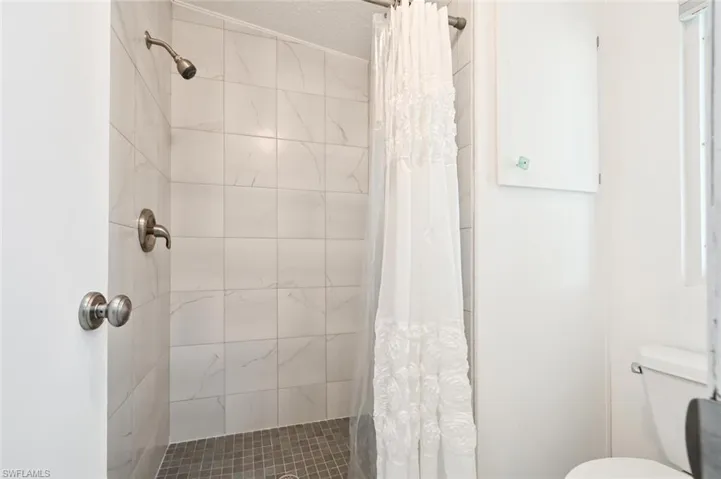 161  Belle Isle  CIR, Naples, FL 34112