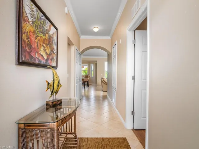 Unit 2236 Entry/Foyer