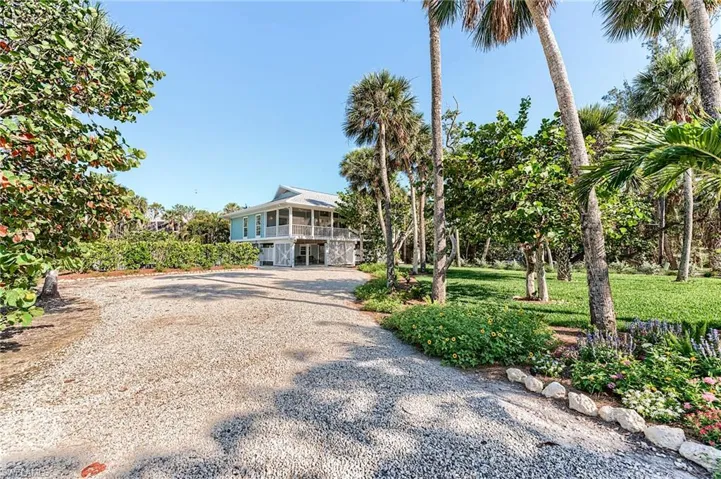2612  Coconut  DR, Sanibel, FL 33957