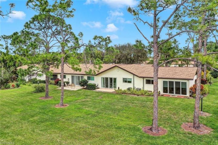 1004  Pine Isle  LN, Naples, FL 34112