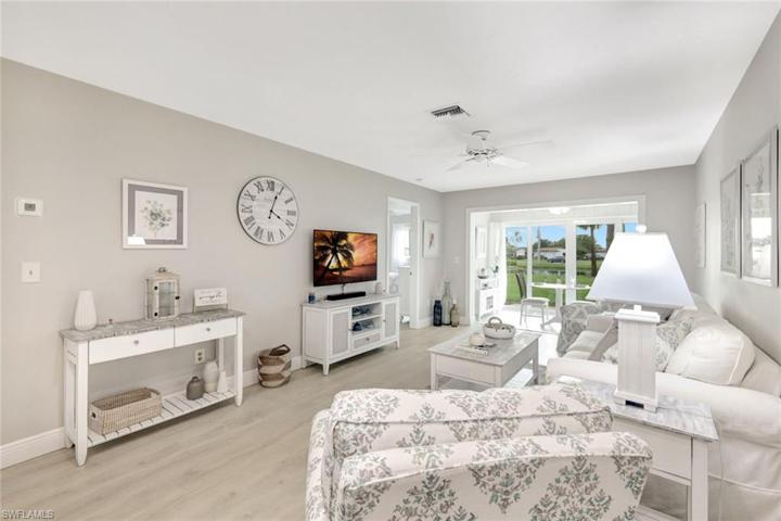 1004  Pine Isle  LN, Naples, FL 34112