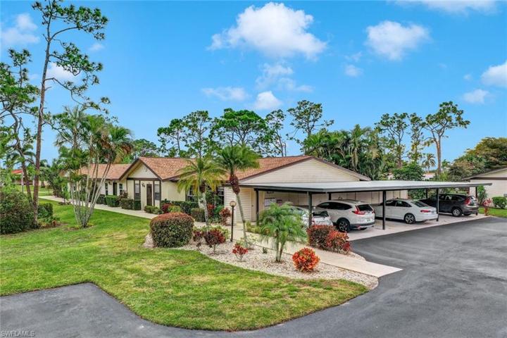 1004  Pine Isle  LN, Naples, FL 34112
