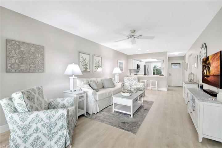1004  Pine Isle  LN, Naples, FL 34112