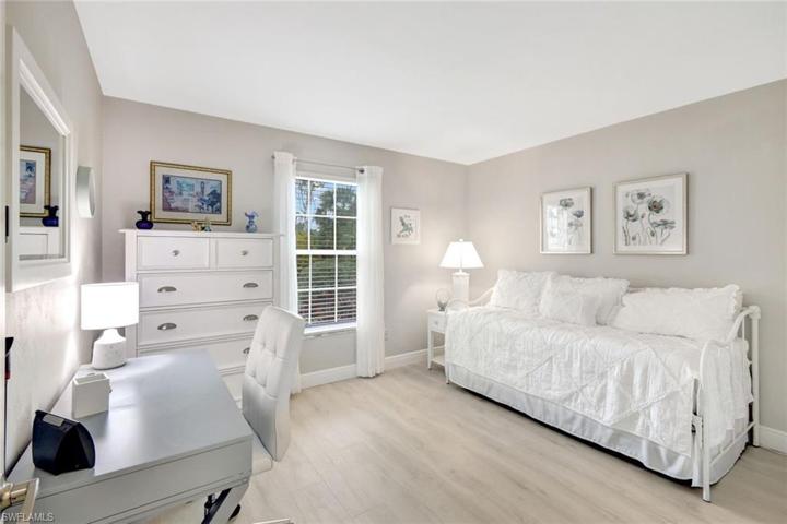 1004  Pine Isle  LN, Naples, FL 34112