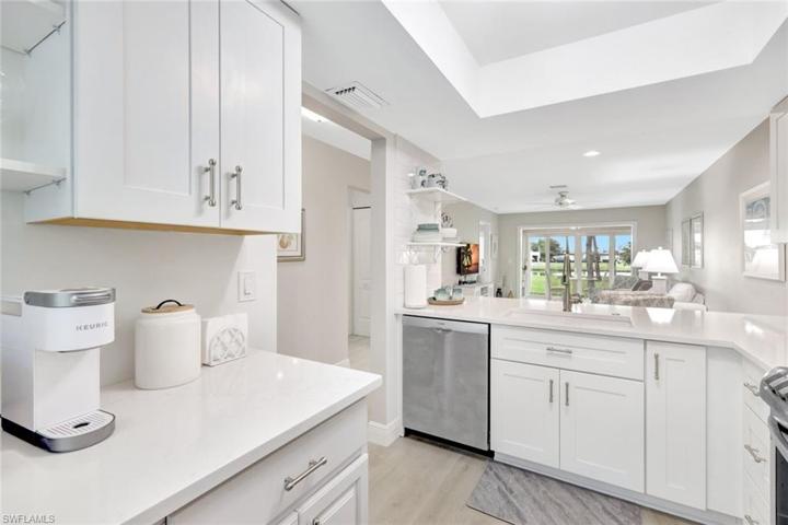 1004  Pine Isle  LN, Naples, FL 34112