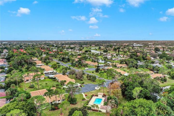 1004  Pine Isle  LN, Naples, FL 34112