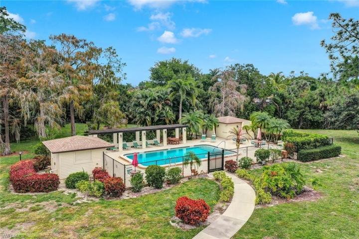 1004  Pine Isle  LN, Naples, FL 34112