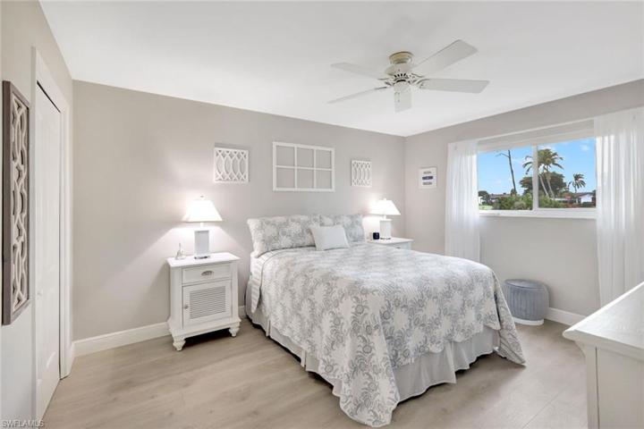 1004  Pine Isle  LN, Naples, FL 34112