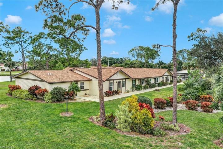 1004  Pine Isle  LN, Naples, FL 34112