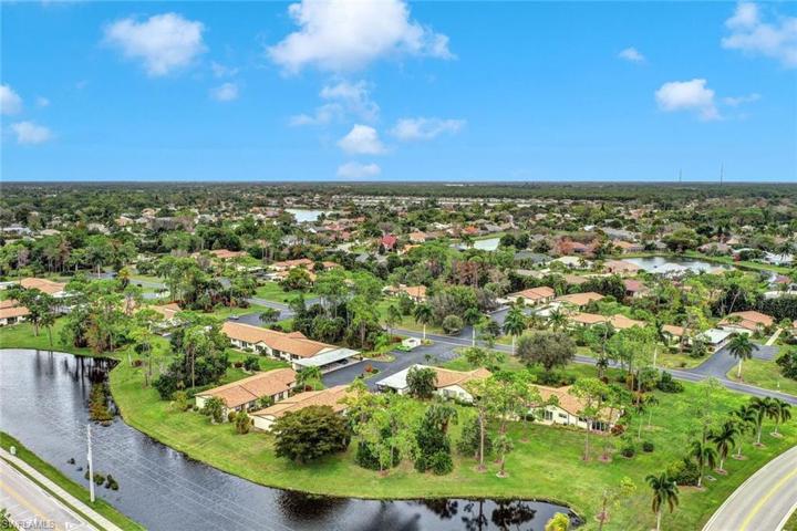 1004  Pine Isle  LN, Naples, FL 34112