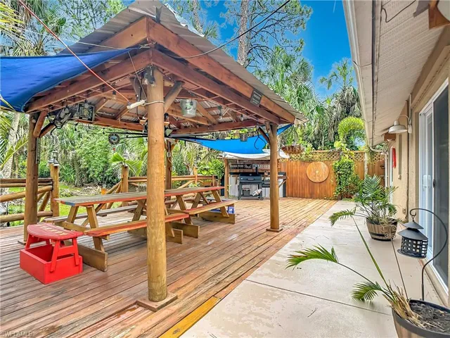 361 39th Ave Ne, Naples, Florida 34120