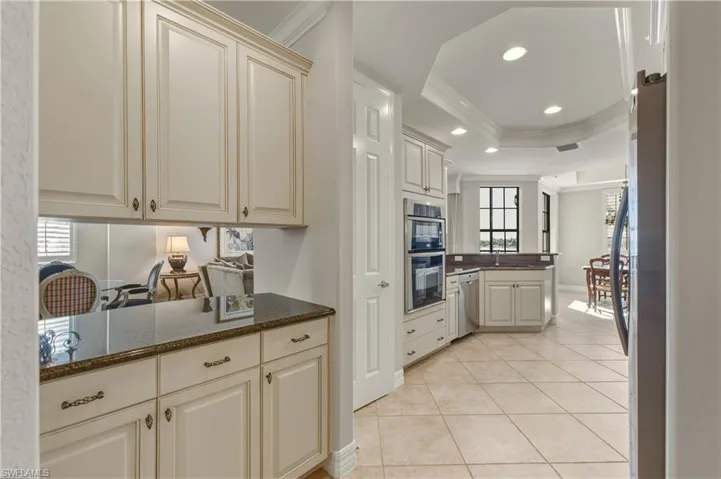Kitchen showing bar area & bar cabinets