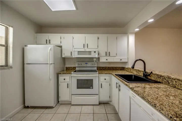 9261 Central Park Dr 106, Fort Myers, Florida 33919