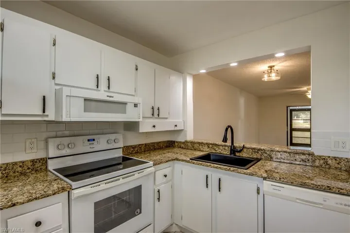 9261 Central Park Dr 106, Fort Myers, Florida 33919