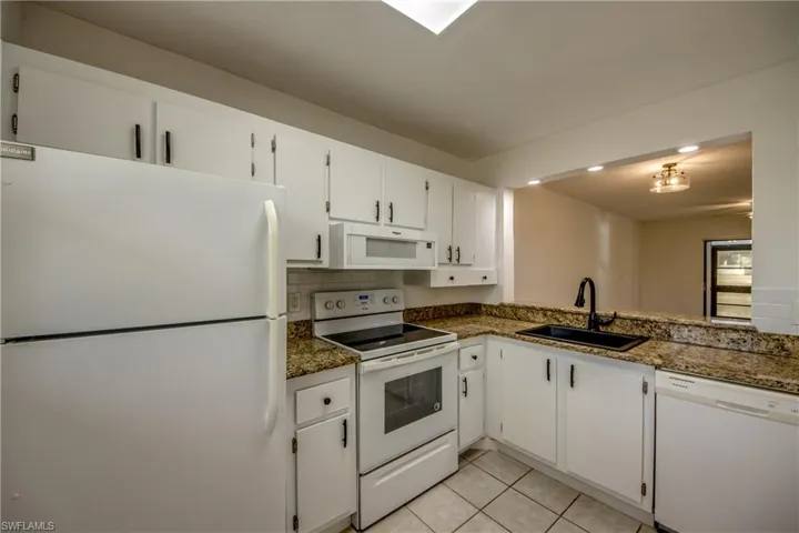 9261 Central Park Dr 106, Fort Myers, Florida 33919