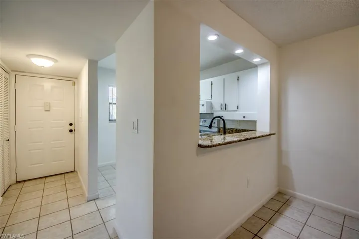 9261 Central Park Dr 106, Fort Myers, Florida 33919