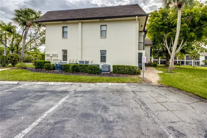 9261 Central Park Dr 106, Fort Myers, Florida 33919