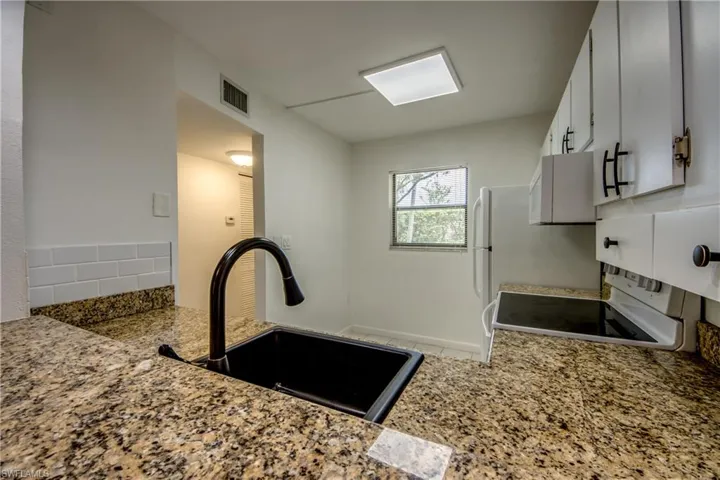 9261 Central Park Dr 106, Fort Myers, Florida 33919