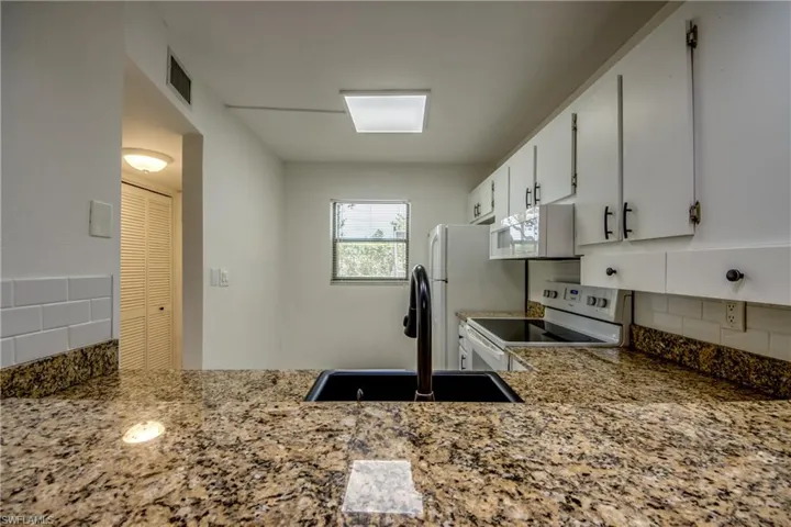 9261 Central Park Dr 106, Fort Myers, Florida 33919
