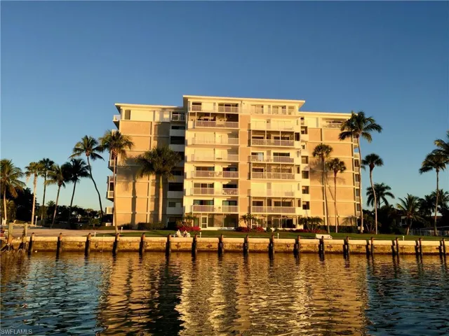 60 Pelican St W 505, Naples, Florida 34113