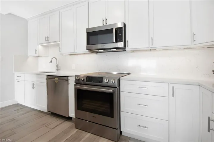 60 Pelican St W 505, Naples, Florida 34113