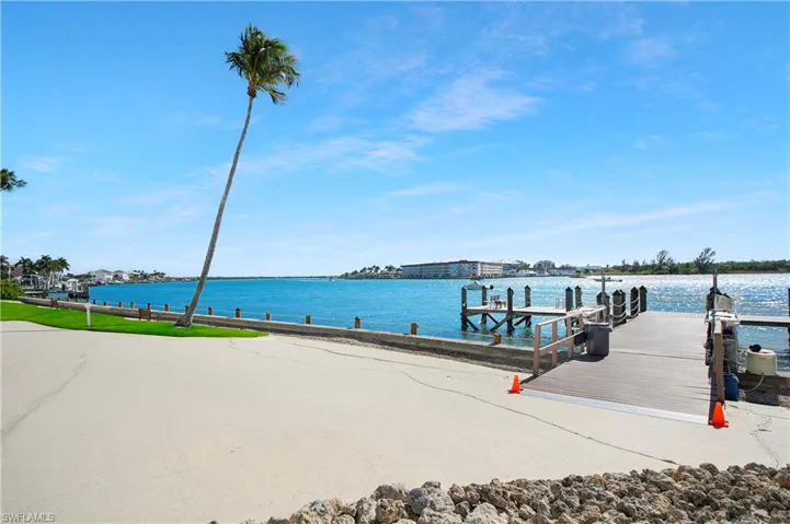 60 Pelican St W 505, Naples, Florida 34113