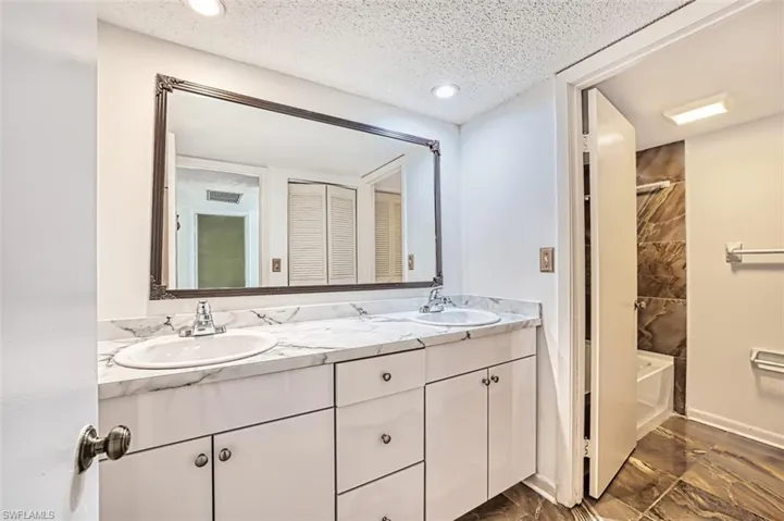 UPSTAIRS GUEST BATHROOM