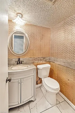 DOWNSTAIRS POWDER ROOM (1/2 BATH)