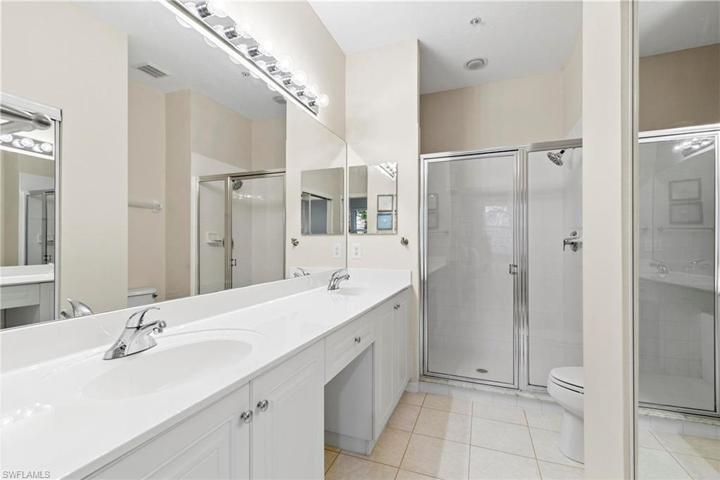 Primary bath, dual sinks