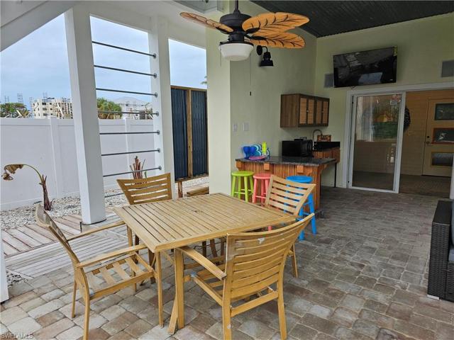 Tiki Bar & Poolside entertaining and seating