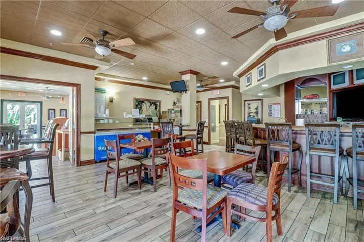 Dining space with ceiling fan, recessed lighting, light wood finished floors, and ornamental molding